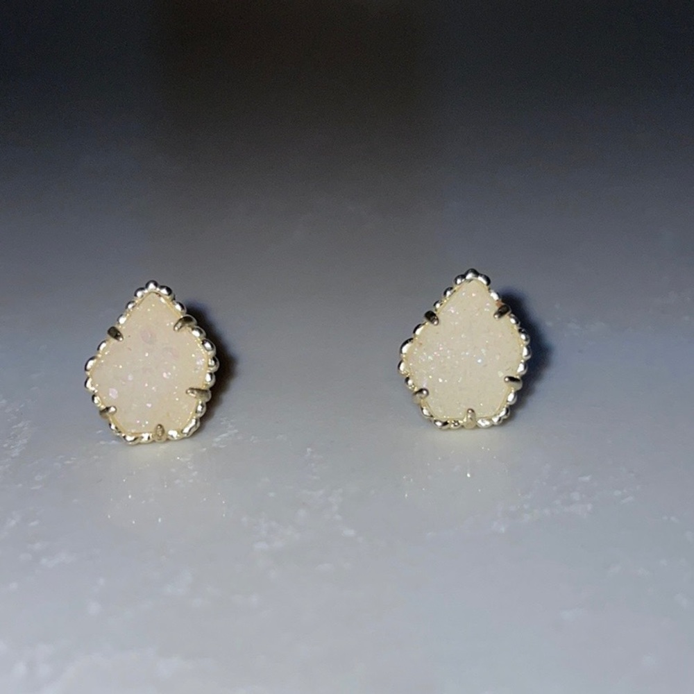 IRIDESCENT DRUSY KENDRA SCOTT EARRINGS !!